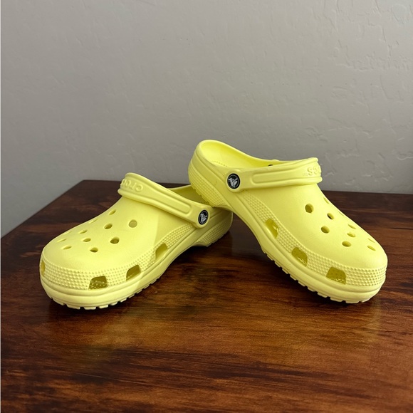 Yellow Crocs - Picture 5 of 5